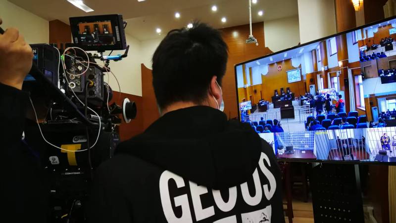 AI生成VS人工创意——五指山市广告片拍摄公司的技术浪漫主义实践